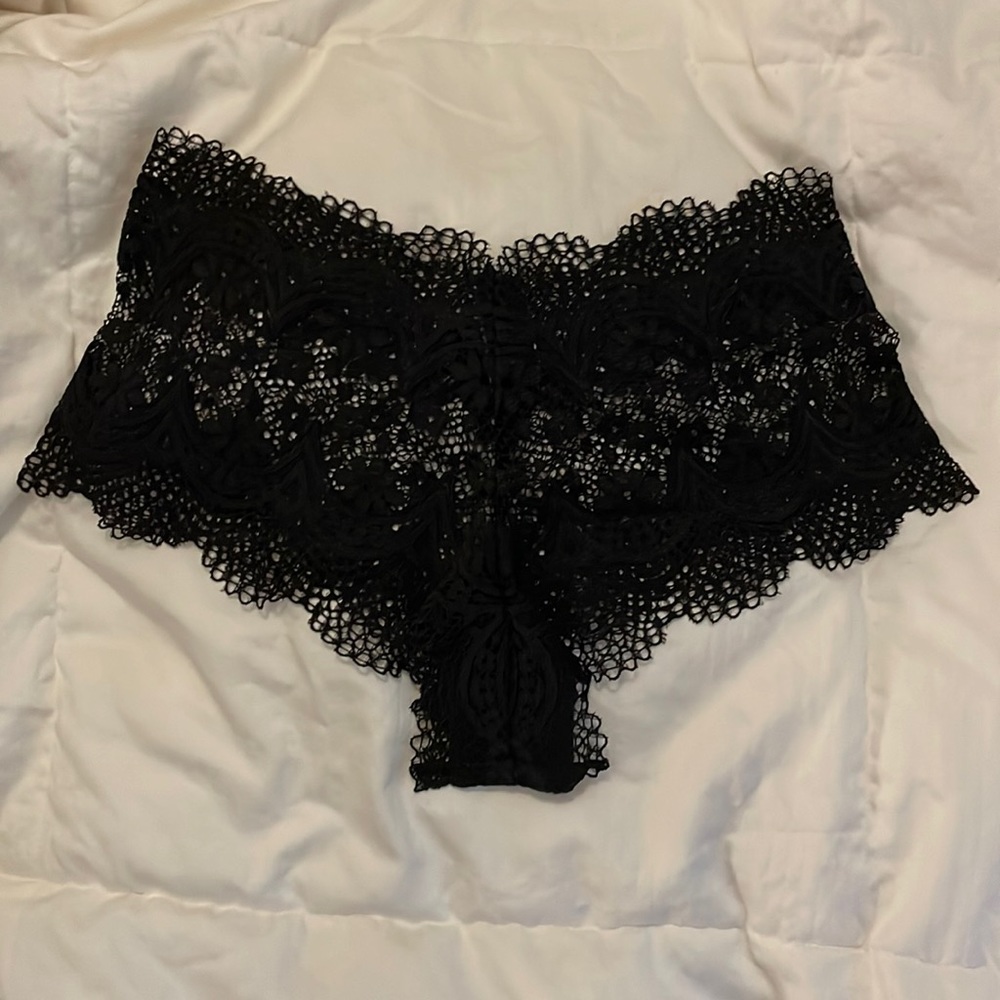 NWOT Victoria's Secret Lace Boy Shorts, Size S